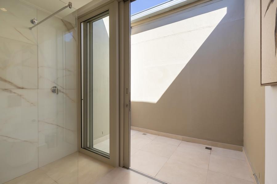 To Let 3 Bedroom Property for Rent in Green Point Western Cape